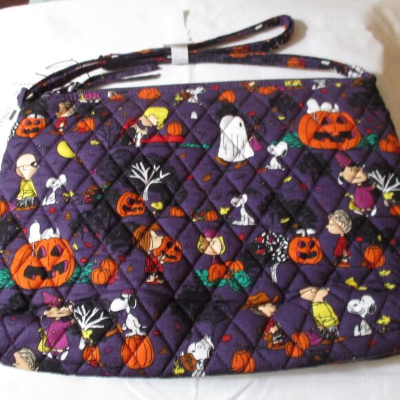 Vera Bradley Handbags - Vera Bradley Peanuts 2025 Halloween Large Cotton Hipster NWT